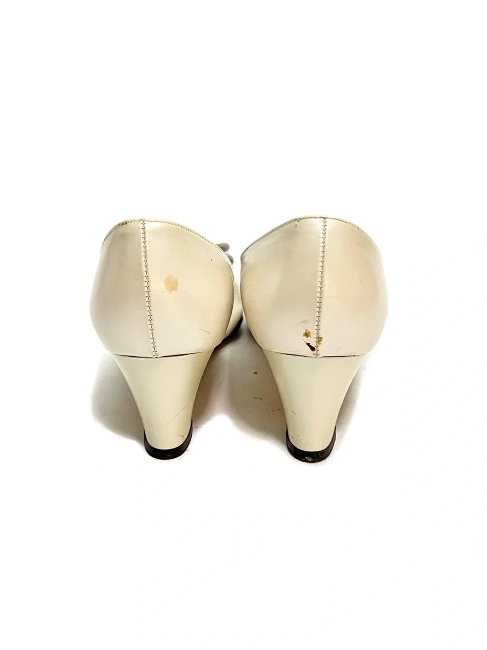 Vintage 1960s ivory leather slip on bow pumps